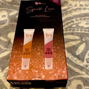 An irresistible high-shine lip treatment oil that replenishes lips